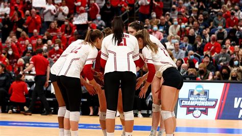 wisconsin volleyball team pics nude|Nude photo leak of Wisconsin womens volleyball team has police。